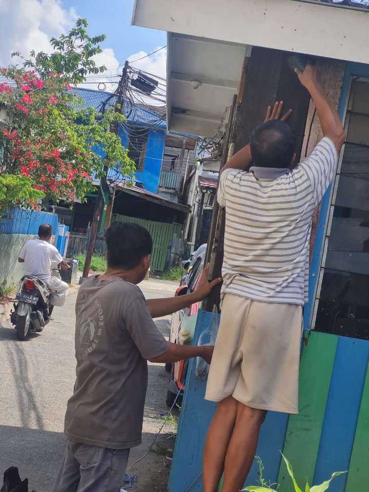 Kegiatan Gotong Royong di Lingkungan Kecamatan Samarinda Ilir Tahun 2024