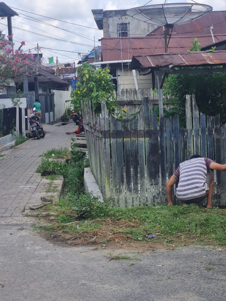 Kegiatan Gotong Royong di Lingkungan Kecamatan Samarinda Ilir Tahun 2024