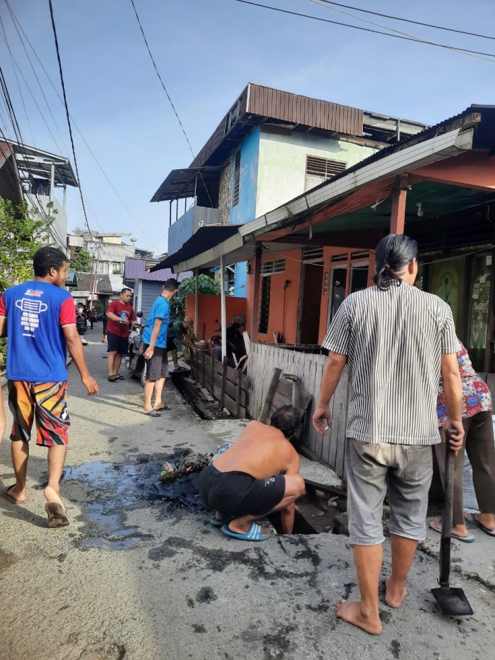Kegiatan Gotong Royong di Lingkungan Kecamatan Samarinda Ilir Tahun 2024