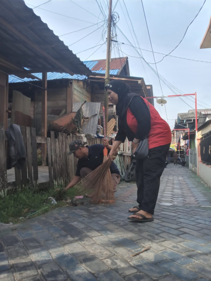 Kegiatan Gotong Royong di Lingkungan Kecamatan Samarinda Ilir Tahun 2024