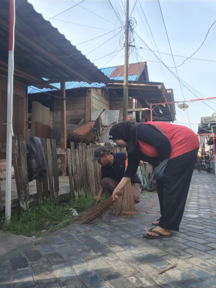 Kegiatan Gotong Royong di Lingkungan Kecamatan Samarinda Ilir Tahun 2024