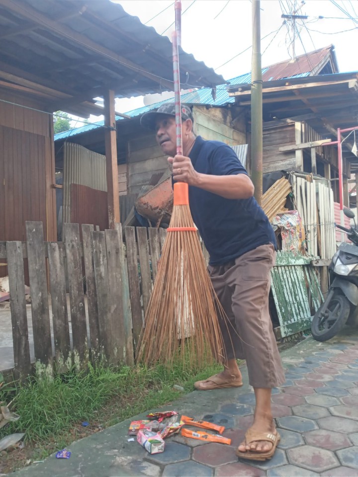 Kegiatan Gotong Royong di Lingkungan Kecamatan Samarinda Ilir Tahun 2024