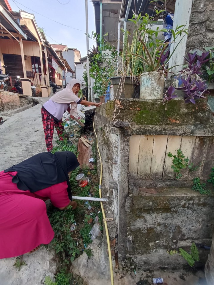 Kegiatan Gotong Royong di Lingkungan Kecamatan Samarinda Ilir Tahun 2024