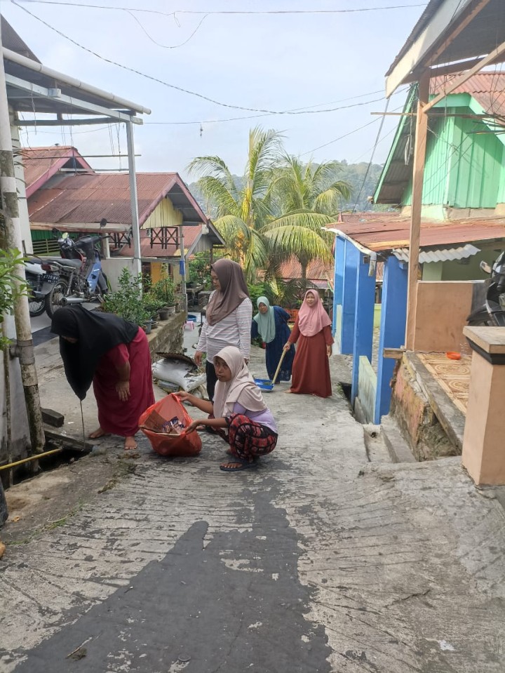 Kegiatan Gotong Royong di Lingkungan Kecamatan Samarinda Ilir Tahun 2024