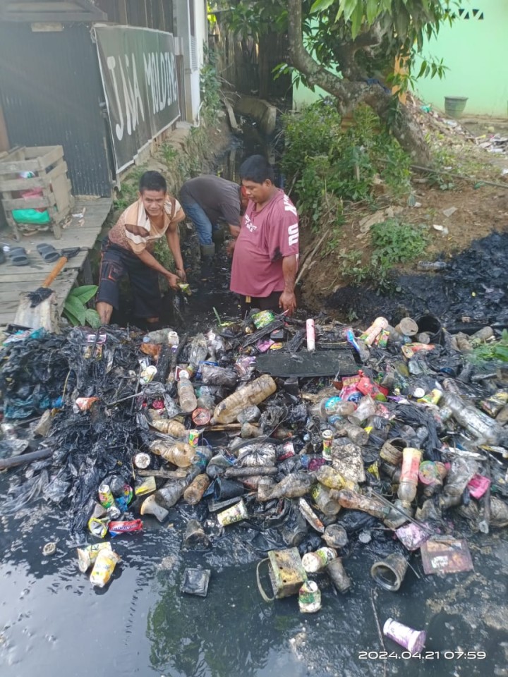 Kegiatan Gotong Royong di Lingkungan Kecamatan Samarinda Ilir Tahun 2024