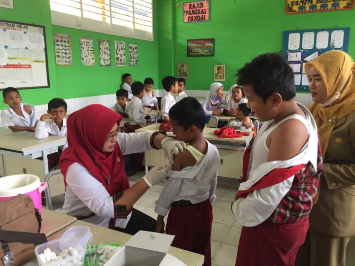 Kegiatan vaksin Difteri serentak di Kelurahan sidomulyo, Selasa 23 Januari 2018
