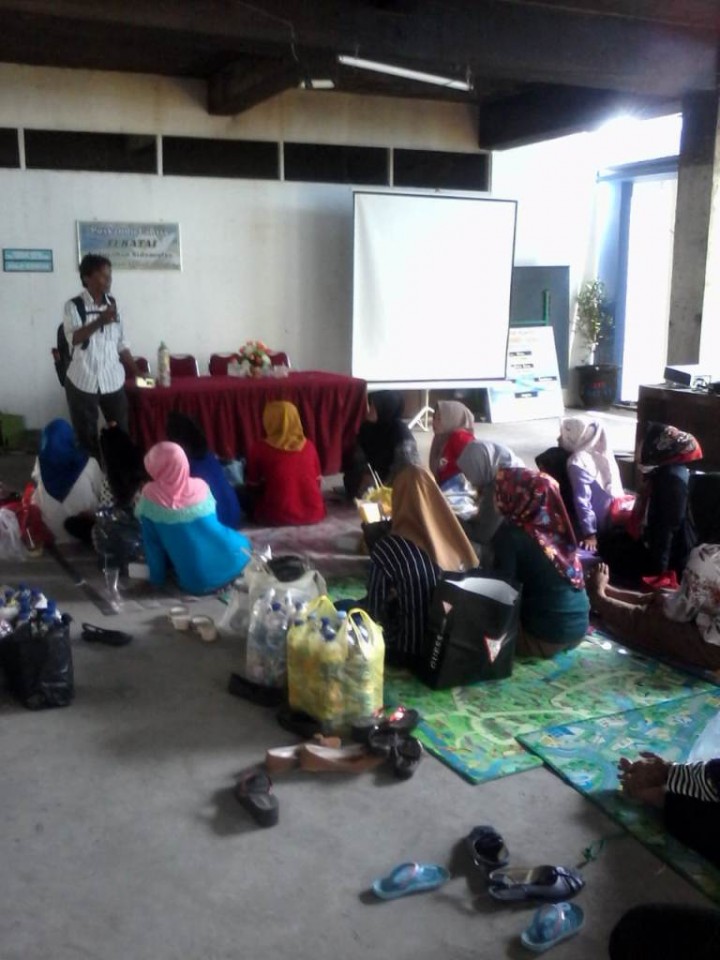 Acara Workshop Pengelolaan Sampah Berbasis Masyarakat Kumuh (3R) di kantor Kelurahan Sidomulyo pada hari Rabu, 5 September 2018 jam 08.00 sd selesai, diselenggarakan oleh Dinas Perumahan dan Pemukiman Kota Samarinda