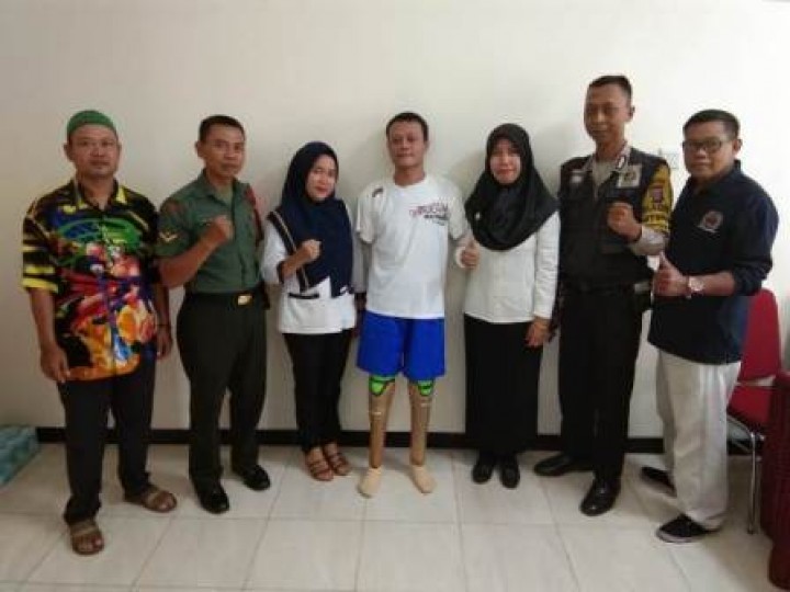 Bantuan Kaki Palsu dari Kasad Babinmas