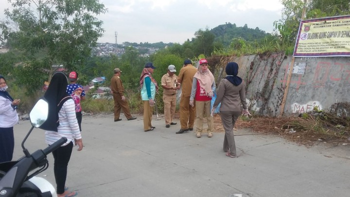 Kerja Bakti di Puncak Kuburan Cina Jalan Gerilya....
