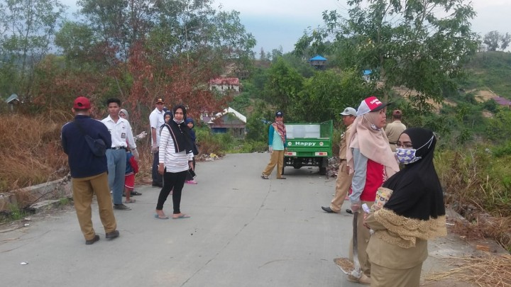 Kerja Bakti di Puncak Kuburan Cina Jalan Gerilya....