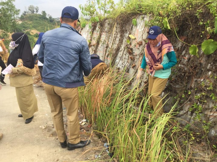 Kerja Bakti di Puncak Kuburan Cina Jalan Gerilya....