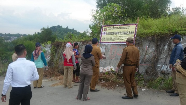 Kerja Bakti di Puncak Kuburan Cina Jalan Gerilya....