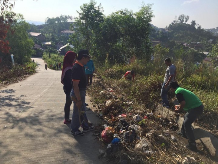 JUMAT PAGI, KERJA BAKTI JL.DAMAI PUNCAK KUBURAN CINA PART 2