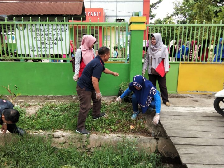 Kerja Bakti di TK Handayani Jl. Urip Sumoharjo ex.Kebaktian dalam Rangka Mengikuti Lomba Sekolah Tingkat Kecamatan