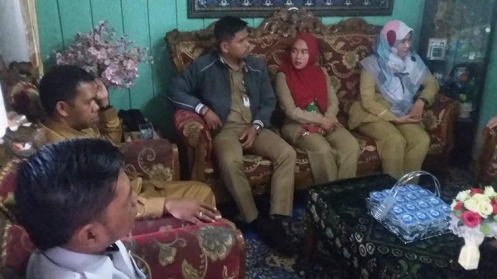 Silaturahmi ke Rumah Duka Istri Mantan Ketua RT. 19