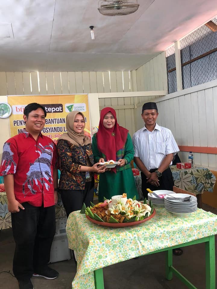Penyerahan Bantuan Perbaikan Posyandu Lestari I Oleh Bank BTPN Syariah Samarinda
