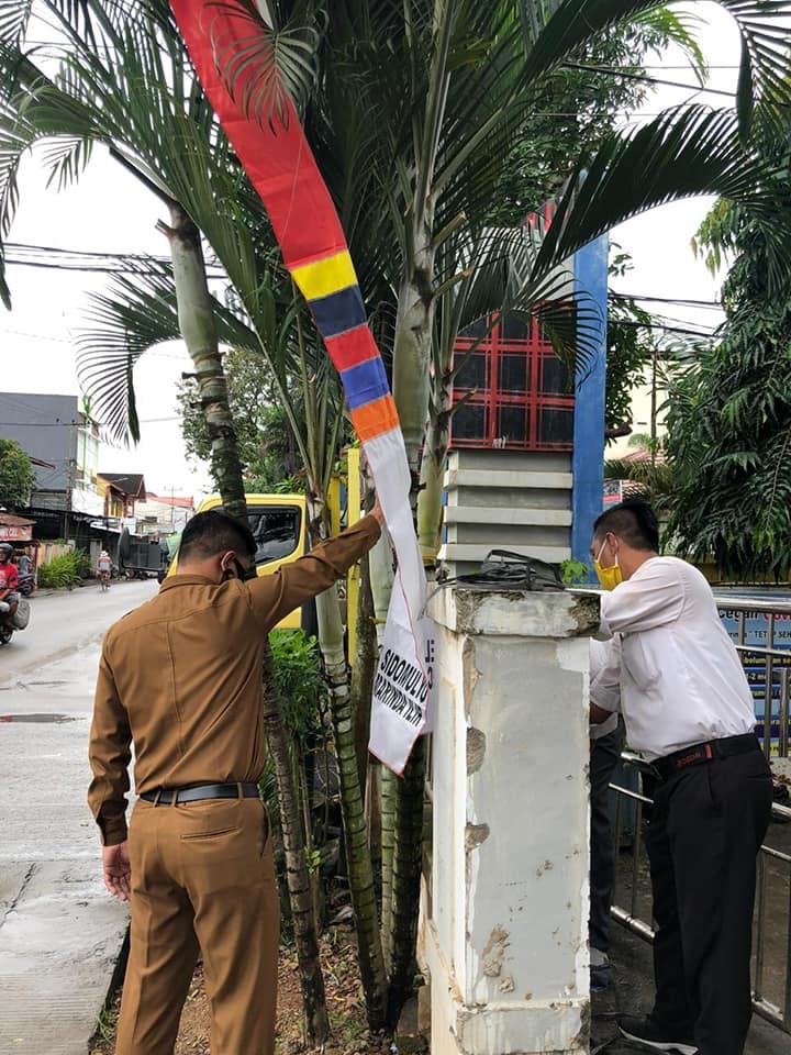 Pemasangan Bendera Merah Putih dan Umbul-umbul
