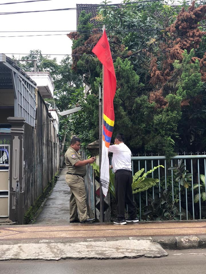 Pemasangan Bendera Merah Putih dan Umbul-umbul