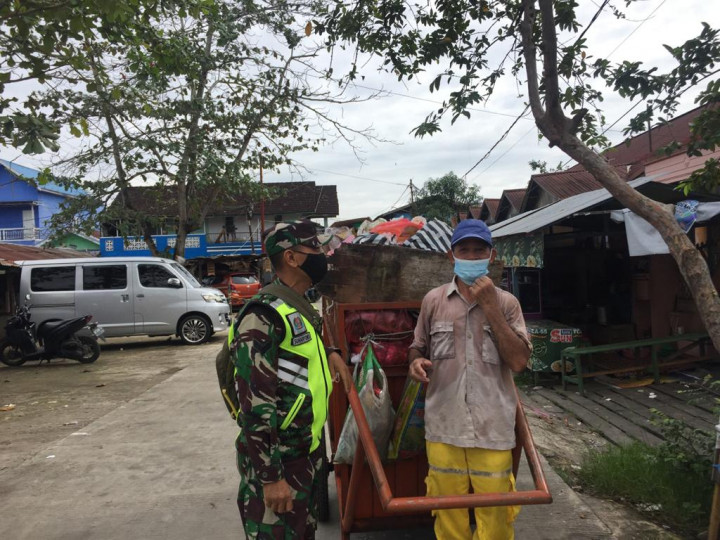 Yustisi Dan Sosialisasi Prokes Pasar Kehewanan