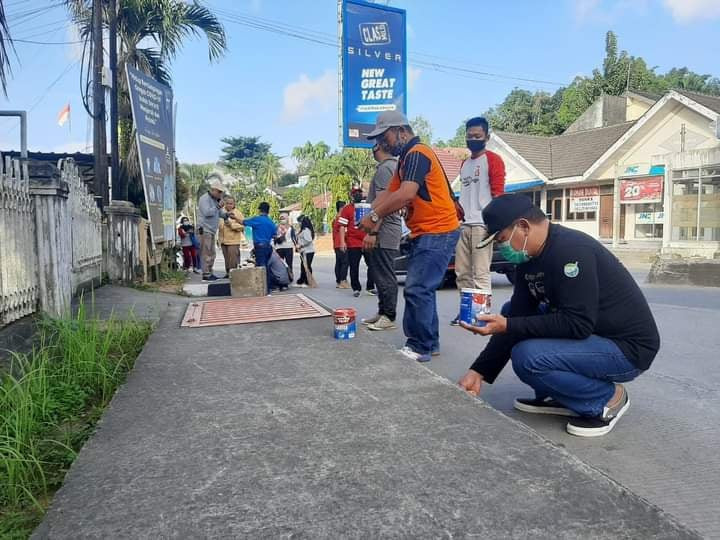 Pengecatan Trotoar Jalan