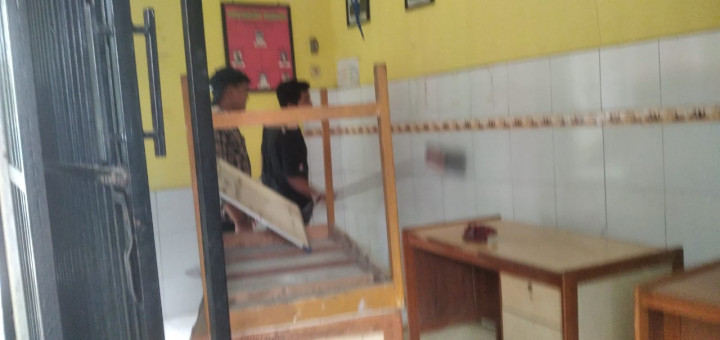 Kerjabakti Membersihkan Posyandu Kenari Dipimpin Ketua RT 13, Warga Dan Anggota Balakar Kenari Bersinergi