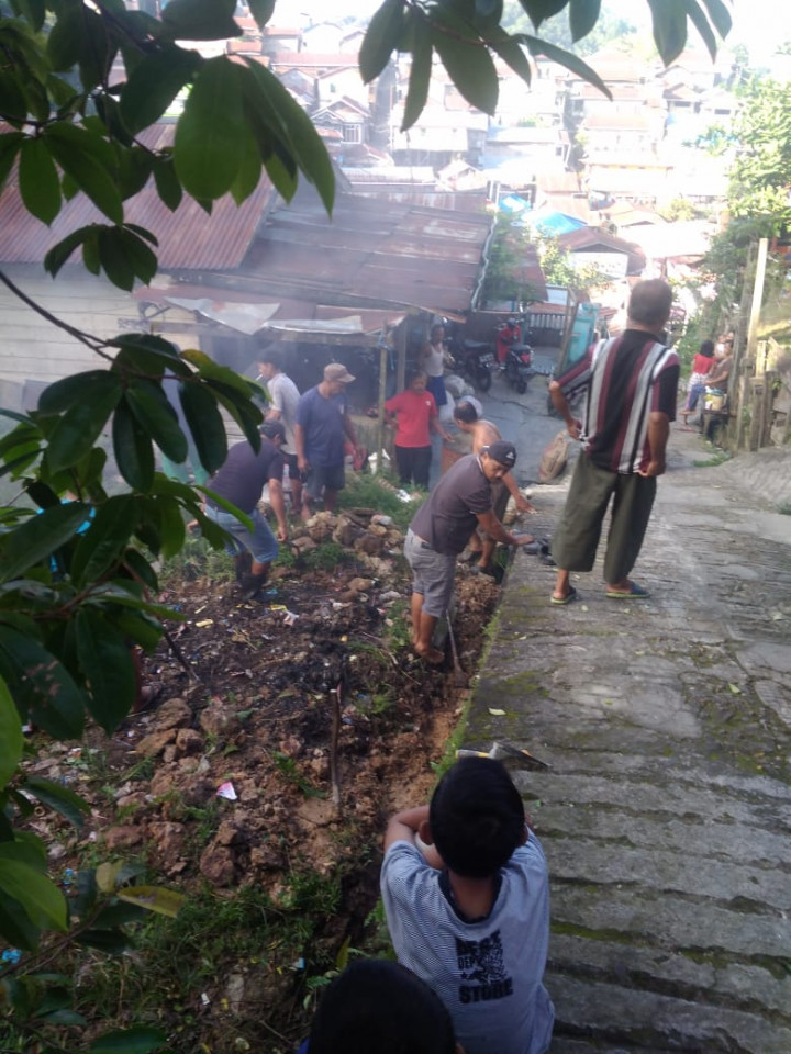 Ketua RT Kelurahan Sidomulyo Ramai-Ramai Berinisiatif Menggerakkan Warganya Untuk Kerja Bakti Membersihkan Lingkungan