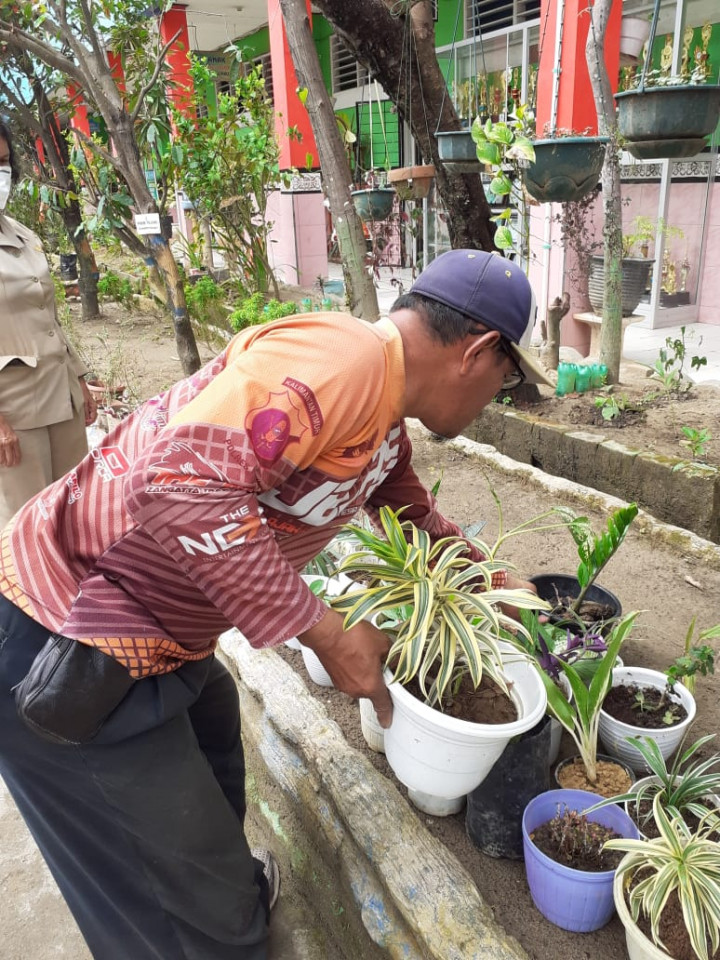 Dukung SDN 002 Dalam Lomba Sekolah Sehat (LSS), Kelurahan Sidomulyo Turut Membantu Mempercantik Lingkungan Sekolah