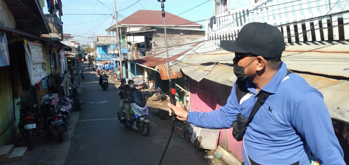 Giat Penyemprotan Eco Enzim Secara Serentak Se-Kota Samarinda Di Wilayah Kelurahan Sidomulyo