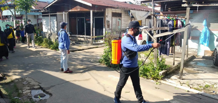 Giat Penyemprotan Eco Enzim Secara Serentak Se-Kota Samarinda Di Wilayah Kelurahan Sidomulyo