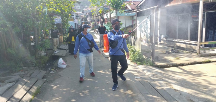 Giat Penyemprotan Eco Enzim Secara Serentak Se-Kota Samarinda Di Wilayah Kelurahan Sidomulyo