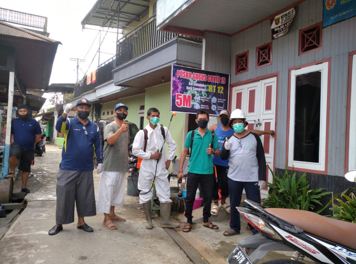 Penyemprotan Disinfektan di Beberapa Wilayah Rt Kelurahan Sidomulyo