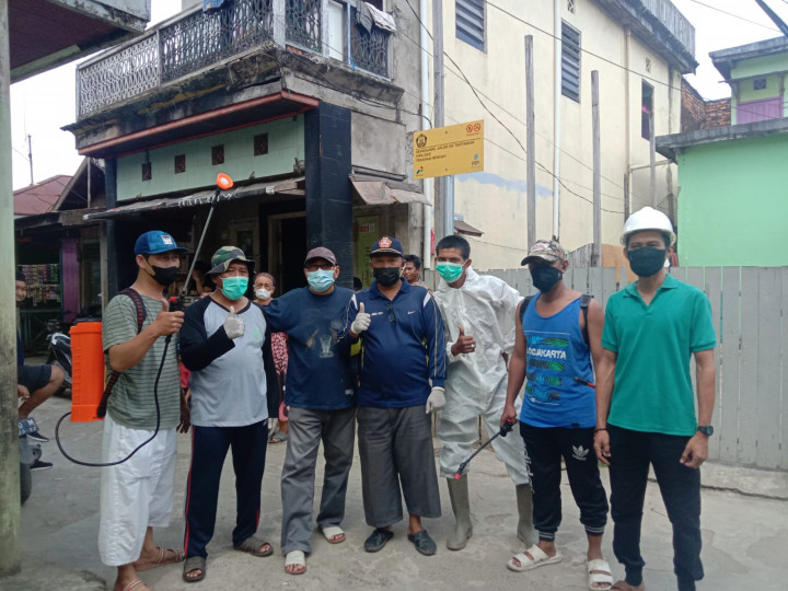 Penyemprotan Disinfektan di Beberapa Wilayah Rt Kelurahan Sidomulyo