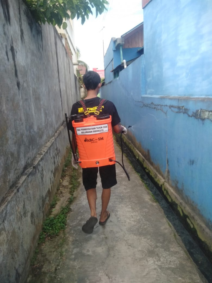 Penyemprotan Disinfektan di Beberapa Wilayah Rt Kelurahan Sidomulyo