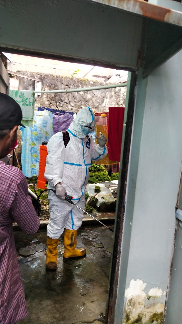 Pemasangan Banner, Penyemprotan Disinfektan dan Gotong Royong Di Beberapa Wilayah RT Kelurahan Sidomulyo