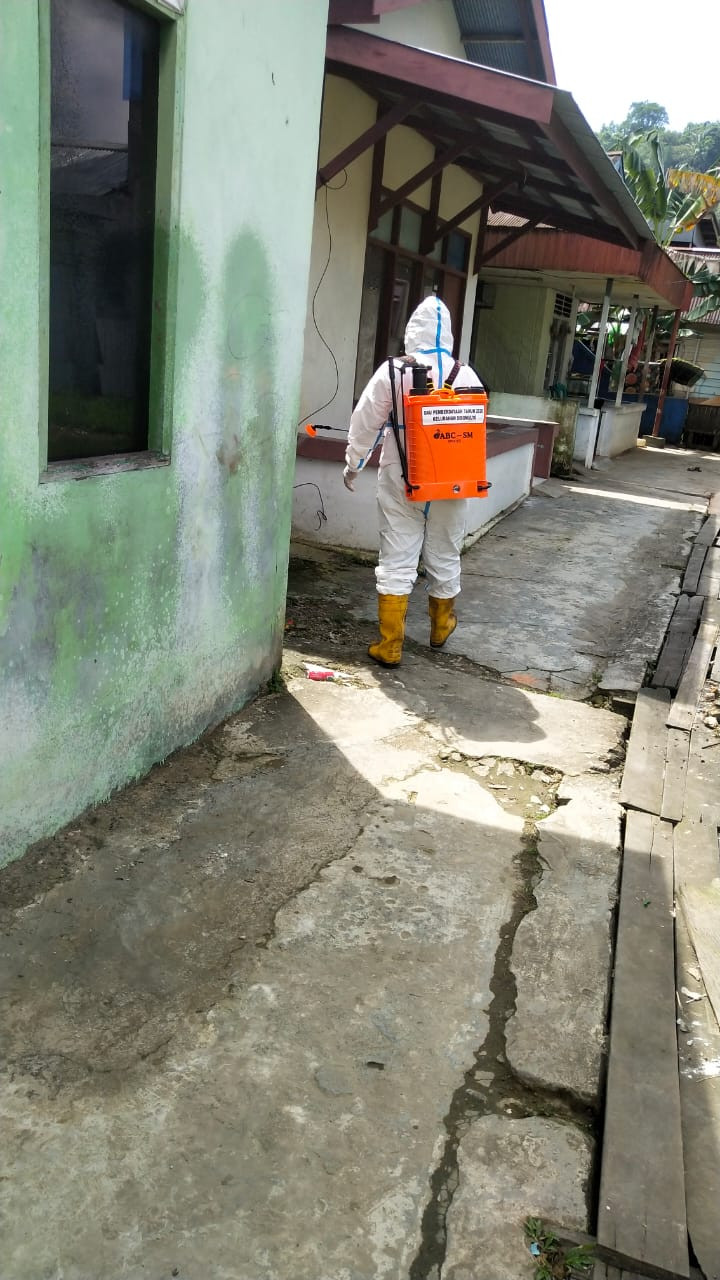Pemasangan Banner, Penyemprotan Disinfektan dan Gotong Royong Di Beberapa Wilayah RT Kelurahan Sidomulyo