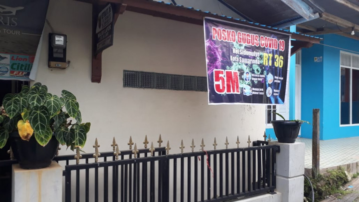 Pemasangan Banner, Penyemprotan Disinfektan dan Gotong Royong Di Beberapa Wilayah RT Kelurahan Sidomulyo