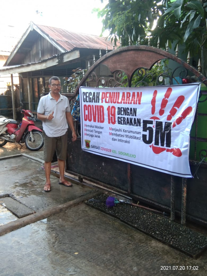 Pemasangan Banner, Penyemprotan Disinfektan dan Gotong Royong Di Beberapa Wilayah RT Kelurahan Sidomulyo