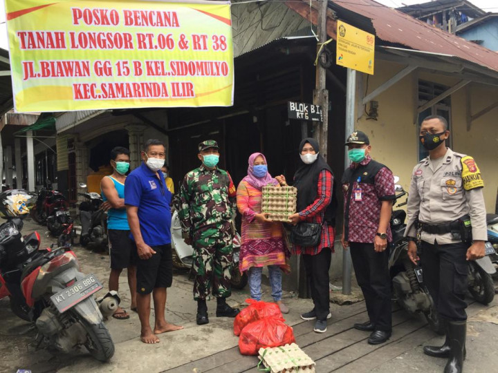 Monitoring Sekaligus Pemberian Bantaun Sembako Terhadap Warga Terdampak Tanah Longsong Di RT 06 Dan RT 28 Kelurahan Sidomulyo