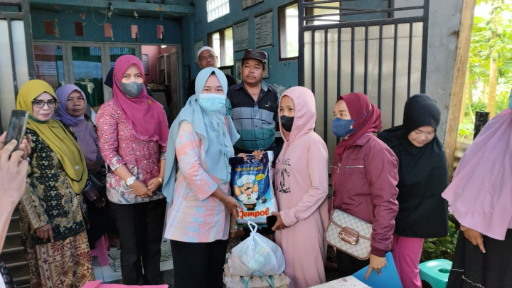 Pemberian Bantuan Pangan Berupa Sembako Pokmas Subulussalam