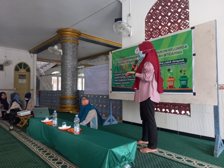 Sosialisasi Pemilahan Dan Pengolahan Sampah Oleh Mahasiswa/i KKN STAI