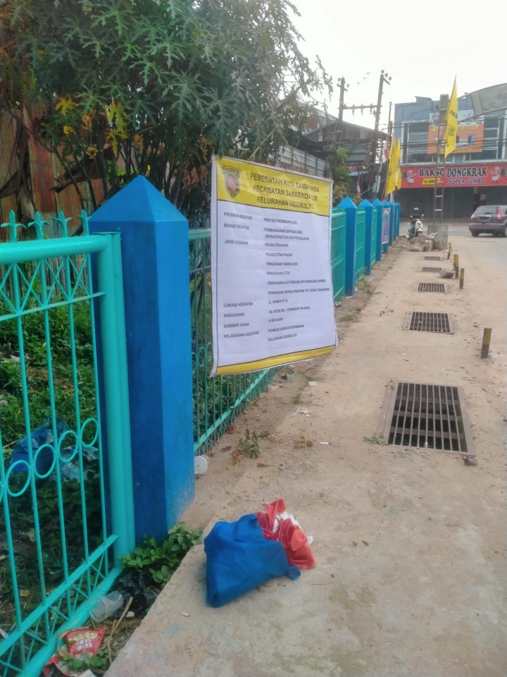 Hasil Pengecetan Pagar Jl. Rumbia Komp. UNMUL RT.18 Probebaya Agustus 2023
