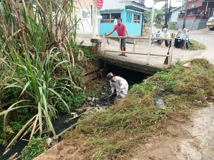 (03/03/2024) Dokumentasi Kegiatan Kerja Bakti Serentak seluruh RT Kelurahan Sidomulyo menjelang Bulan Ramadhan dan antisipasi musim hujan.