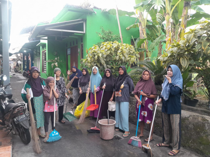 (03/03/2024) Dokumentasi Kegiatan Kerja Bakti Serentak seluruh RT Kelurahan Sidomulyo menjelang Bulan Ramadhan dan antisipasi musim hujan.