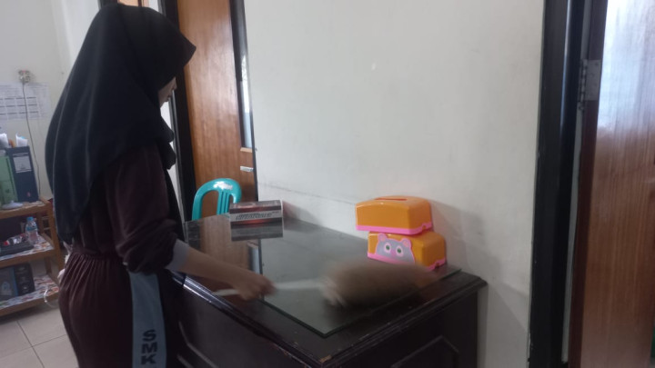 (12/01/2024) Kegiatan Kerja Bakti dan Pemasangan Umbul-Umbul di Kelurahan Sidomulyo untuk Hari Jadi Samarinda ke 356 dan HUT Pemerintah Kota Samarinda  ke 64