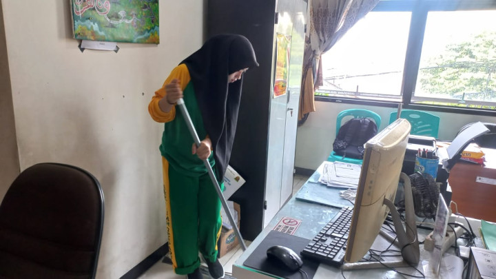 (12/01/2024) Kegiatan Kerja Bakti dan Pemasangan Umbul-Umbul di Kelurahan Sidomulyo untuk Hari Jadi Samarinda ke 356 dan HUT Pemerintah Kota Samarinda  ke 64