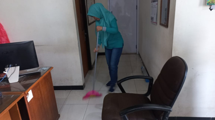 (12/01/2024) Kegiatan Kerja Bakti dan Pemasangan Umbul-Umbul di Kelurahan Sidomulyo untuk Hari Jadi Samarinda ke 356 dan HUT Pemerintah Kota Samarinda  ke 64