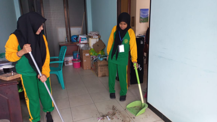 (12/01/2024) Kegiatan Kerja Bakti dan Pemasangan Umbul-Umbul di Kelurahan Sidomulyo untuk Hari Jadi Samarinda ke 356 dan HUT Pemerintah Kota Samarinda  ke 64