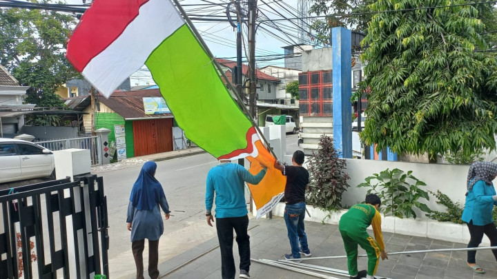 (12/01/2024) Kegiatan Kerja Bakti dan Pemasangan Umbul-Umbul di Kelurahan Sidomulyo untuk Hari Jadi Samarinda ke 356 dan HUT Pemerintah Kota Samarinda  ke 64