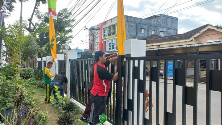 (12/01/2024) Kegiatan Kerja Bakti dan Pemasangan Umbul-Umbul di Kelurahan Sidomulyo untuk Hari Jadi Samarinda ke 356 dan HUT Pemerintah Kota Samarinda  ke 64