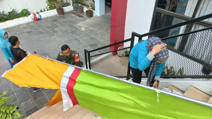 (12/01/2024) Kegiatan Kerja Bakti dan Pemasangan Umbul-Umbul di Kelurahan Sidomulyo untuk Hari Jadi Samarinda ke 356 dan HUT Pemerintah Kota Samarinda  ke 64